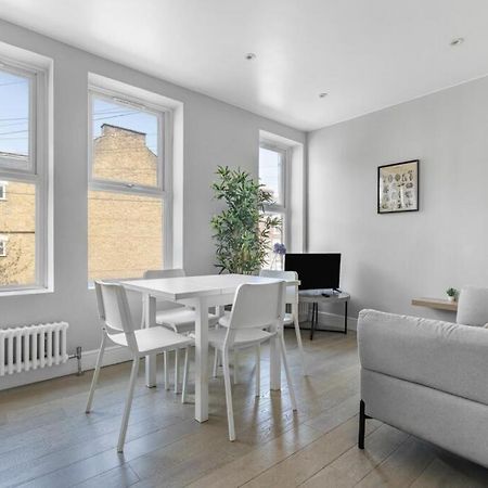 Brilliant 2 Bed Apartment - Spacious, Central & Well-Connected 伦敦 外观 照片