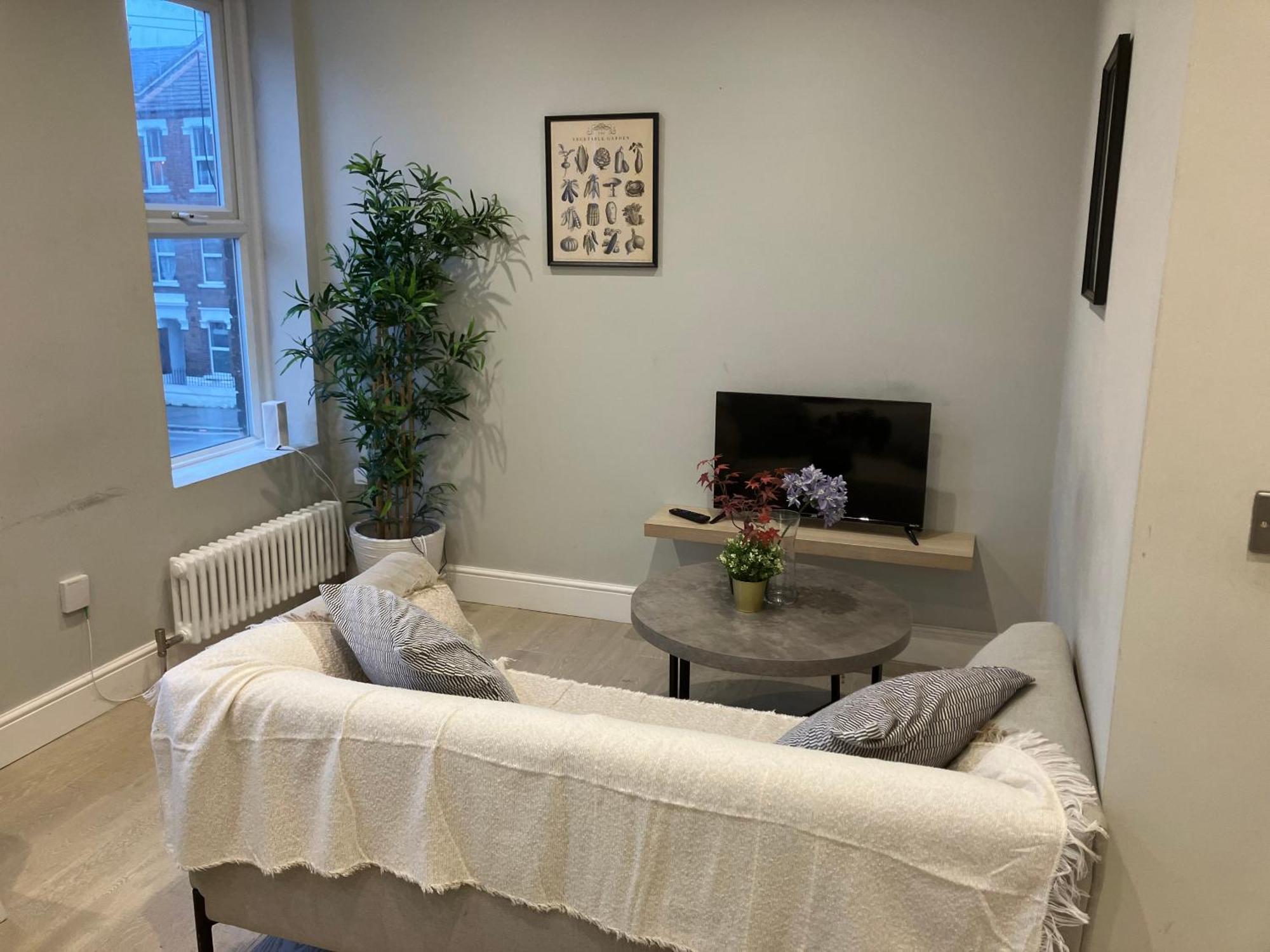Brilliant 2 Bed Apartment - Spacious, Central & Well-Connected 伦敦 外观 照片