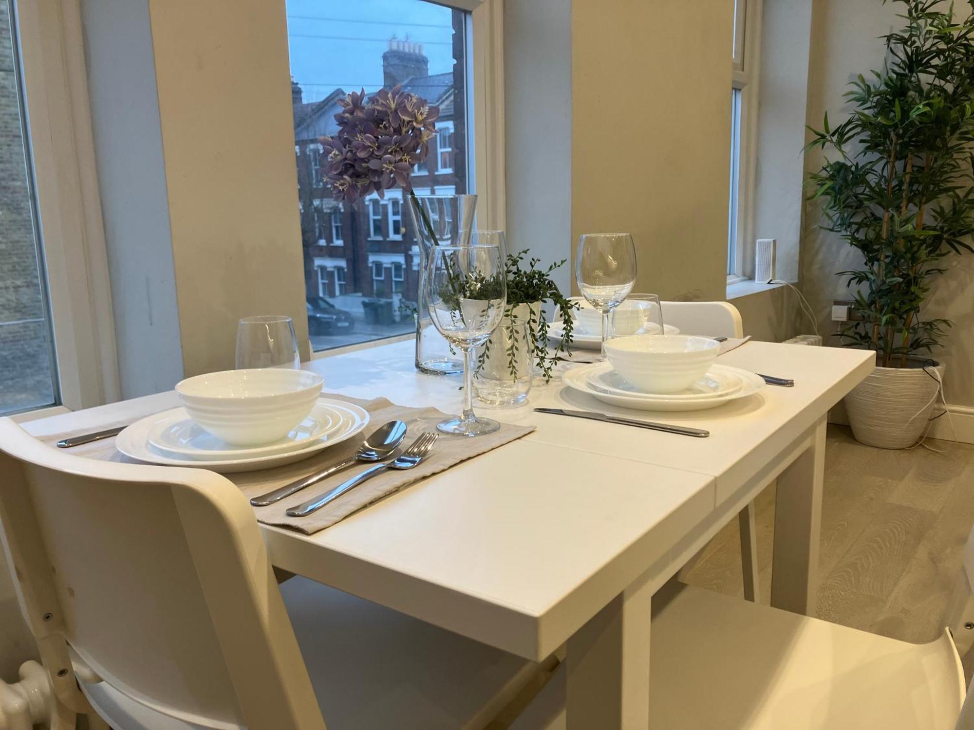 Brilliant 2 Bed Apartment - Spacious, Central & Well-Connected 伦敦 外观 照片