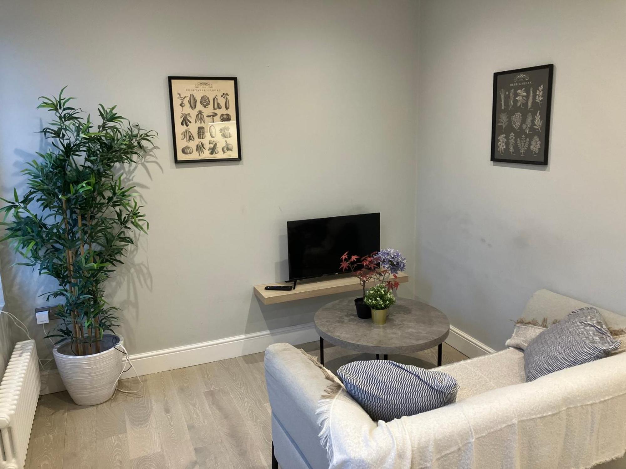 Brilliant 2 Bed Apartment - Spacious, Central & Well-Connected 伦敦 外观 照片