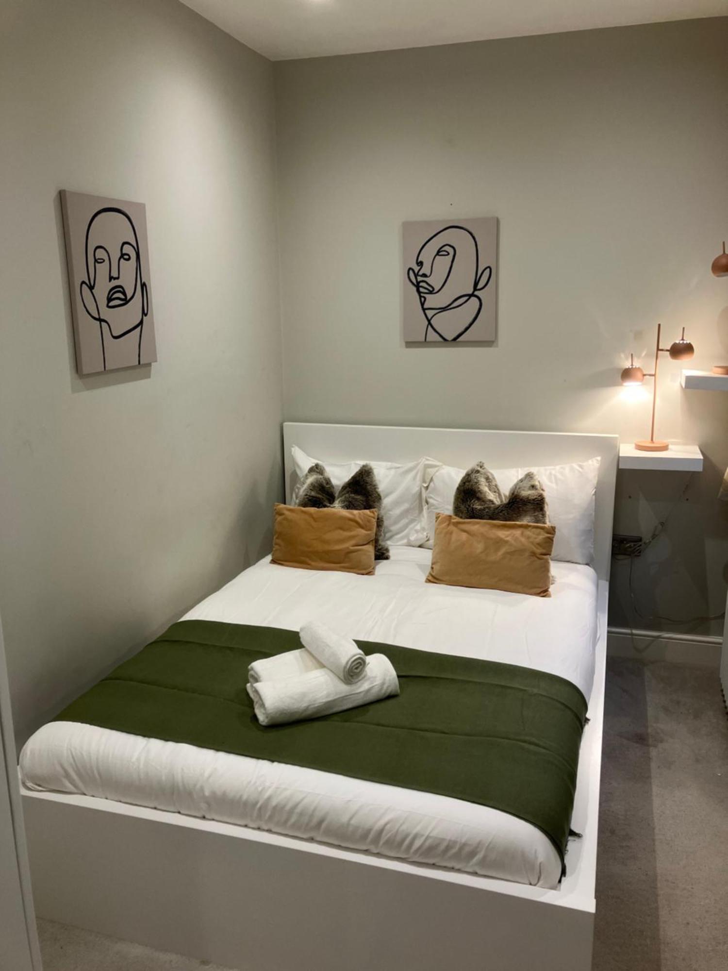 Brilliant 2 Bed Apartment - Spacious, Central & Well-Connected 伦敦 外观 照片