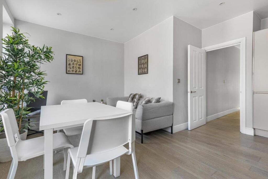 Brilliant 2 Bed Apartment - Spacious, Central & Well-Connected 伦敦 外观 照片