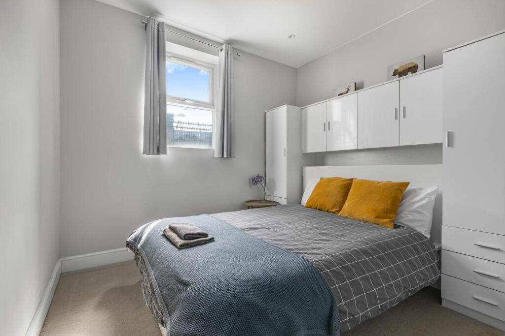Brilliant 2 Bed Apartment - Spacious, Central & Well-Connected 伦敦 外观 照片
