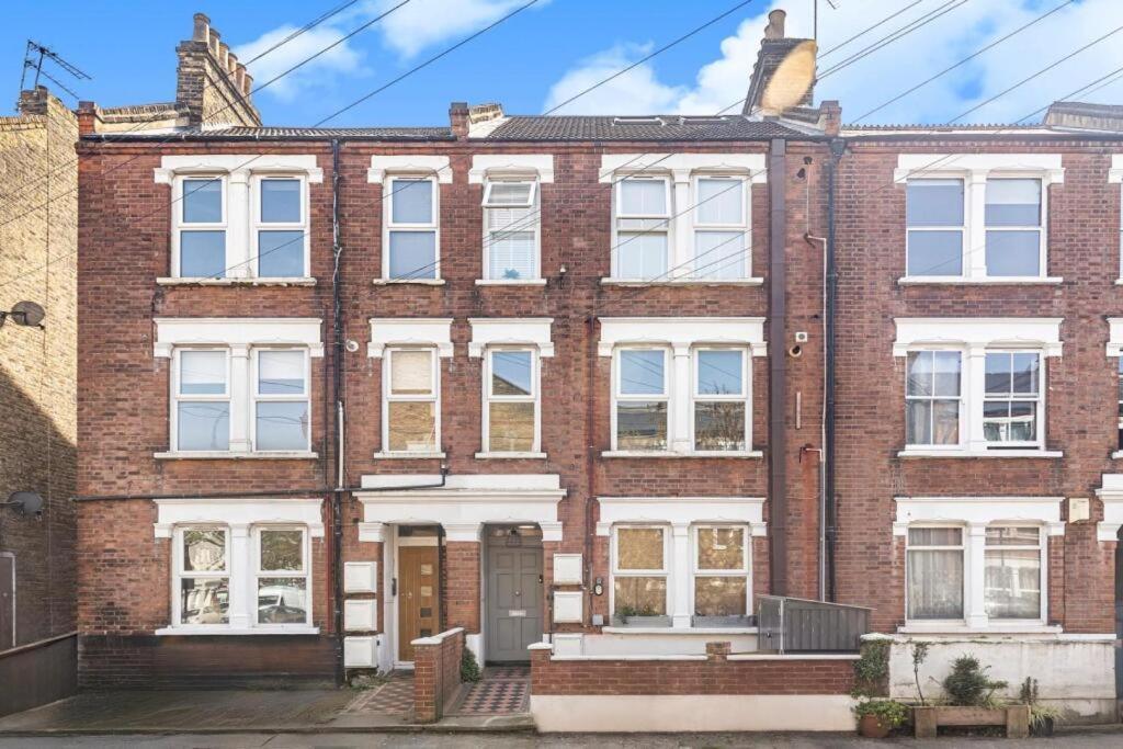 Brilliant 2 Bed Apartment - Spacious, Central & Well-Connected 伦敦 外观 照片